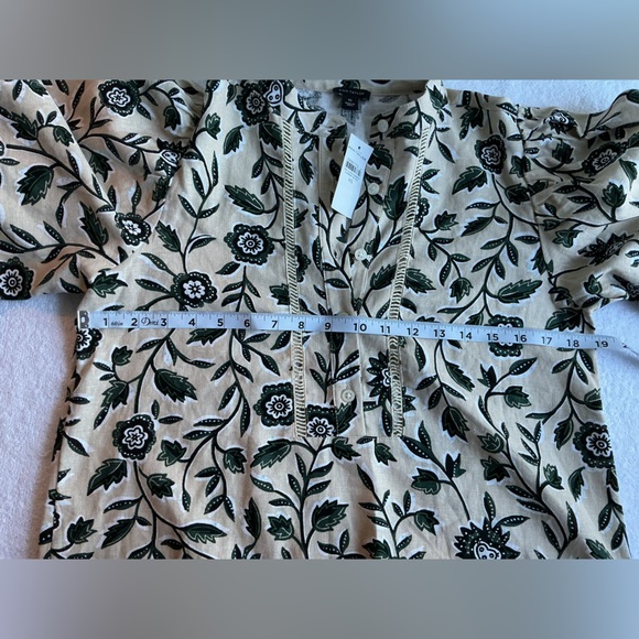 Ann Taylor Cream and Black Floral Blouse - Picture 7 of 10